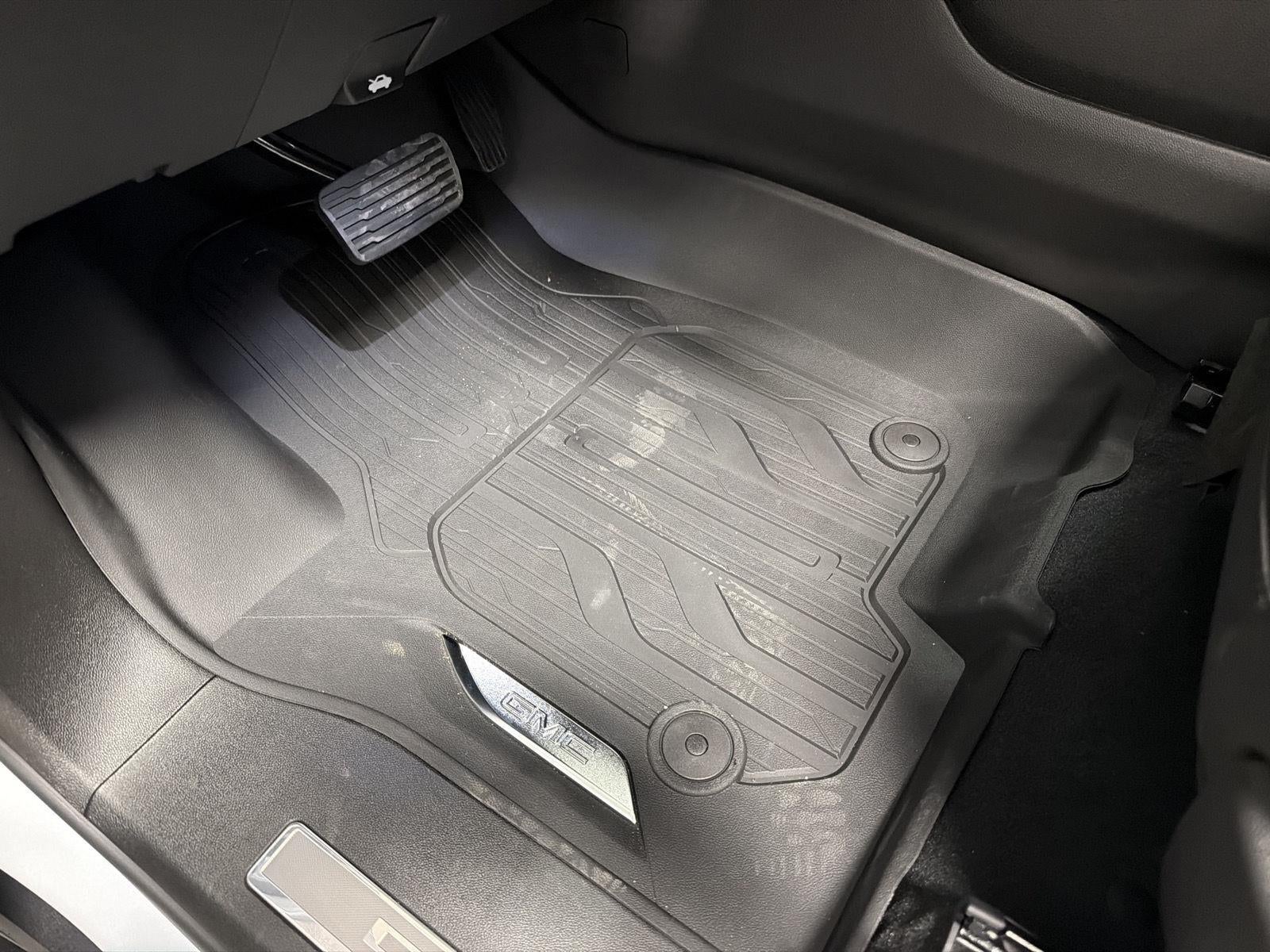 2027 GMC Yukon Denali - Photo 12