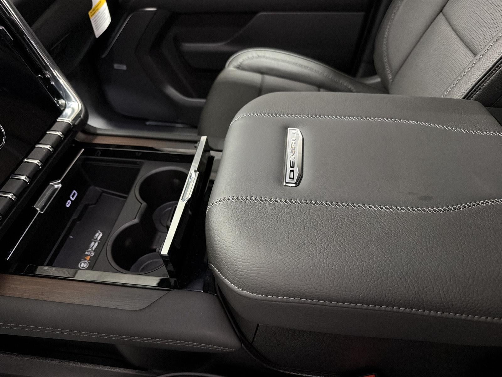 2027 GMC Yukon Denali - Photo 14