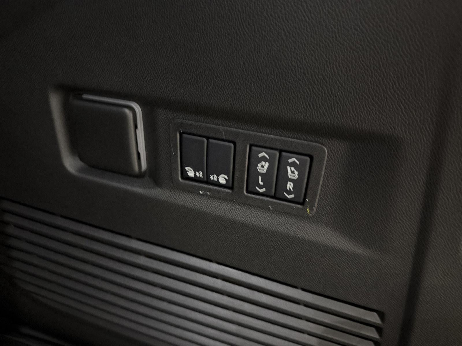 2027 GMC Yukon Denali - Photo 24